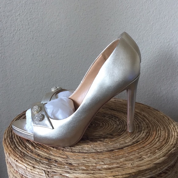 Badgley Mischka Simba II Platinum - Picture 6 of 10